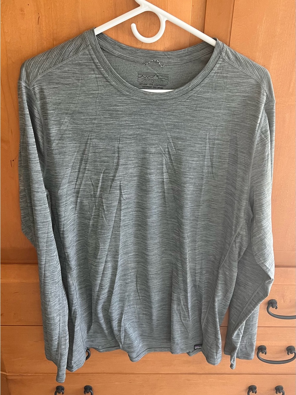Patagonia Capilene Cool Men’s Heather Gray Long Sleeve Crewneck Shirt Large